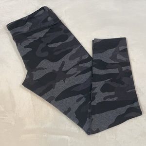 Tuff Athletics Camo Leggings Size XL